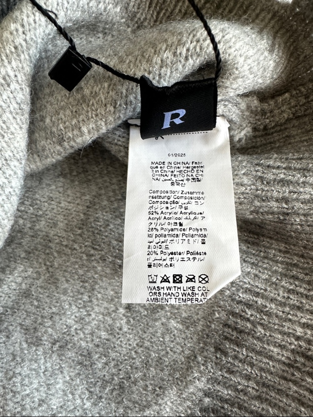 ROMWE Gray and White Graphic Abstract Knit Pullover Size Medium - Picture 8 of 8